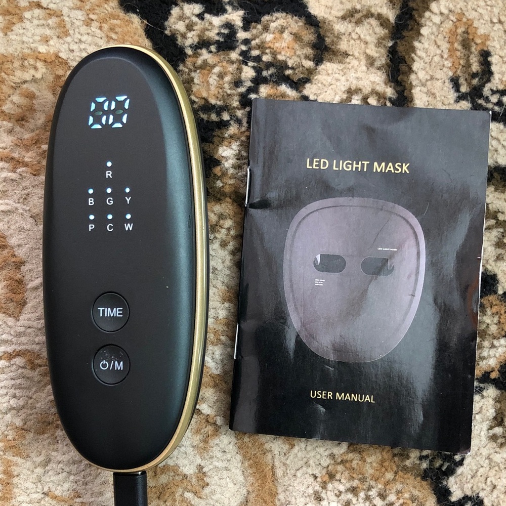 LED LIGHT MASK - Picture 2 of 10